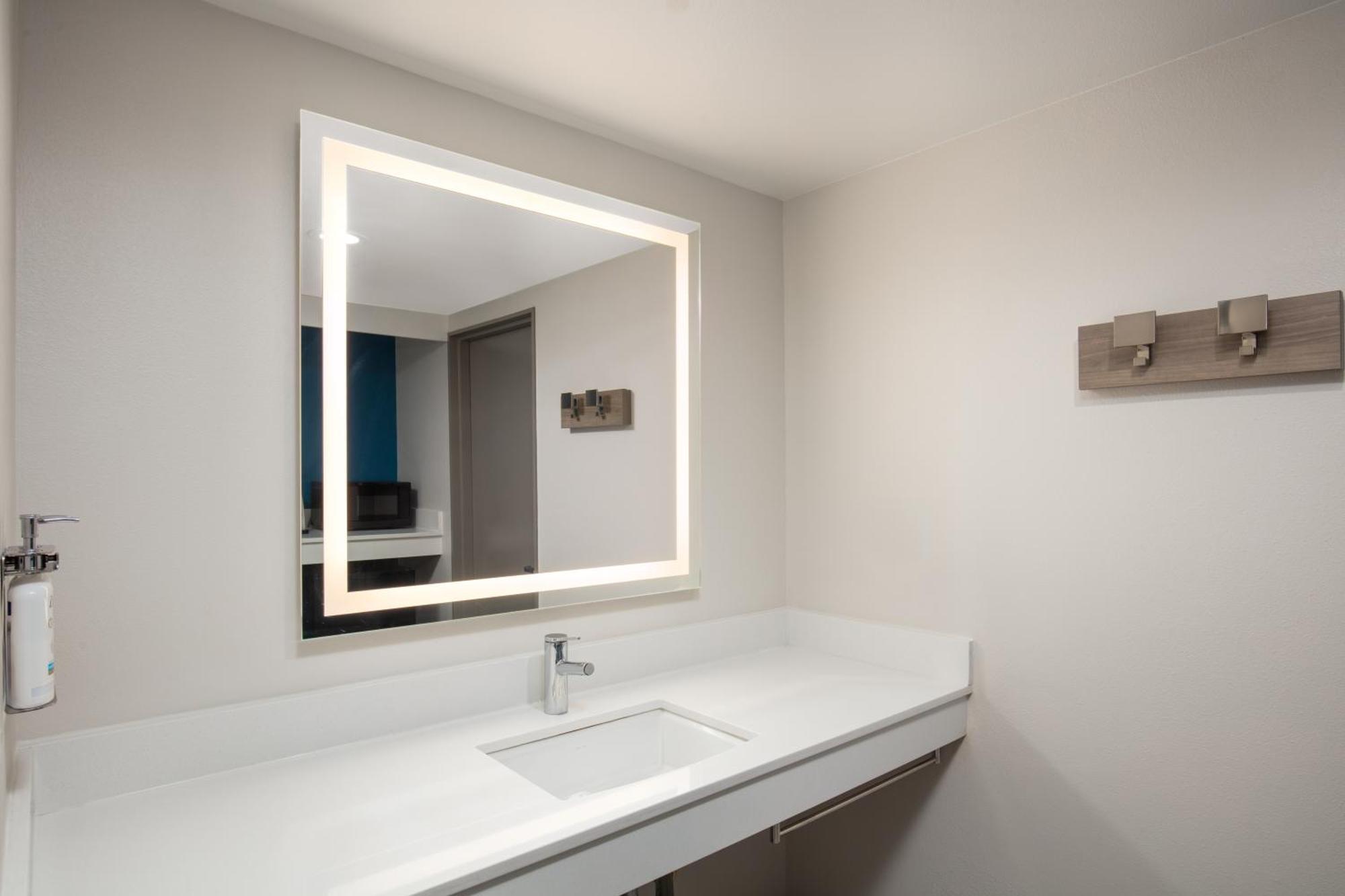 Holiday Inn Express Hotel & Suites Ventura Harbor By Ihg Buitenkant foto
