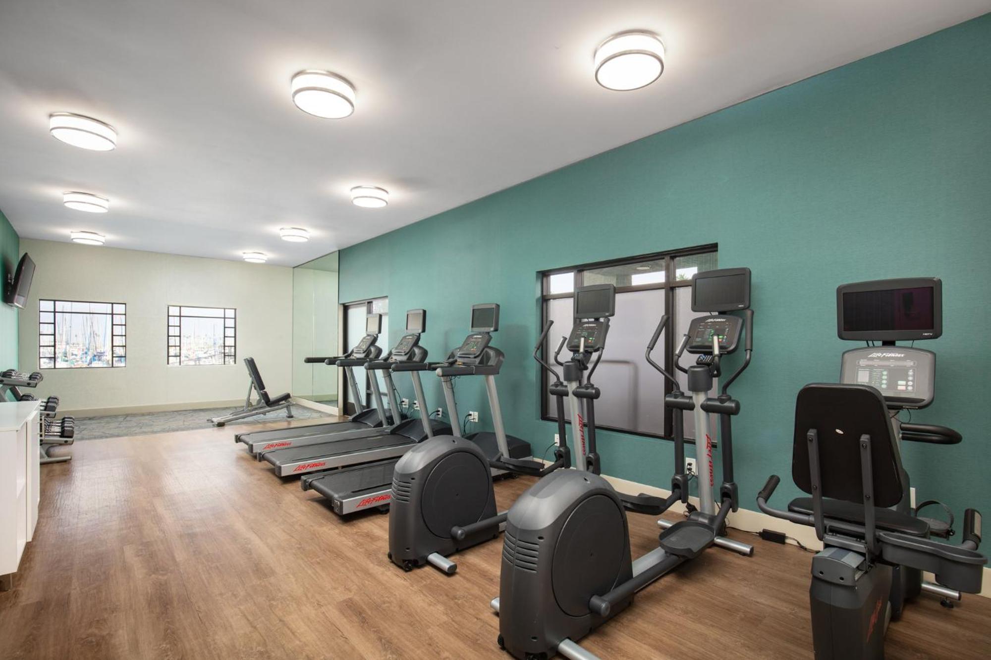 Holiday Inn Express Hotel & Suites Ventura Harbor By Ihg Buitenkant foto