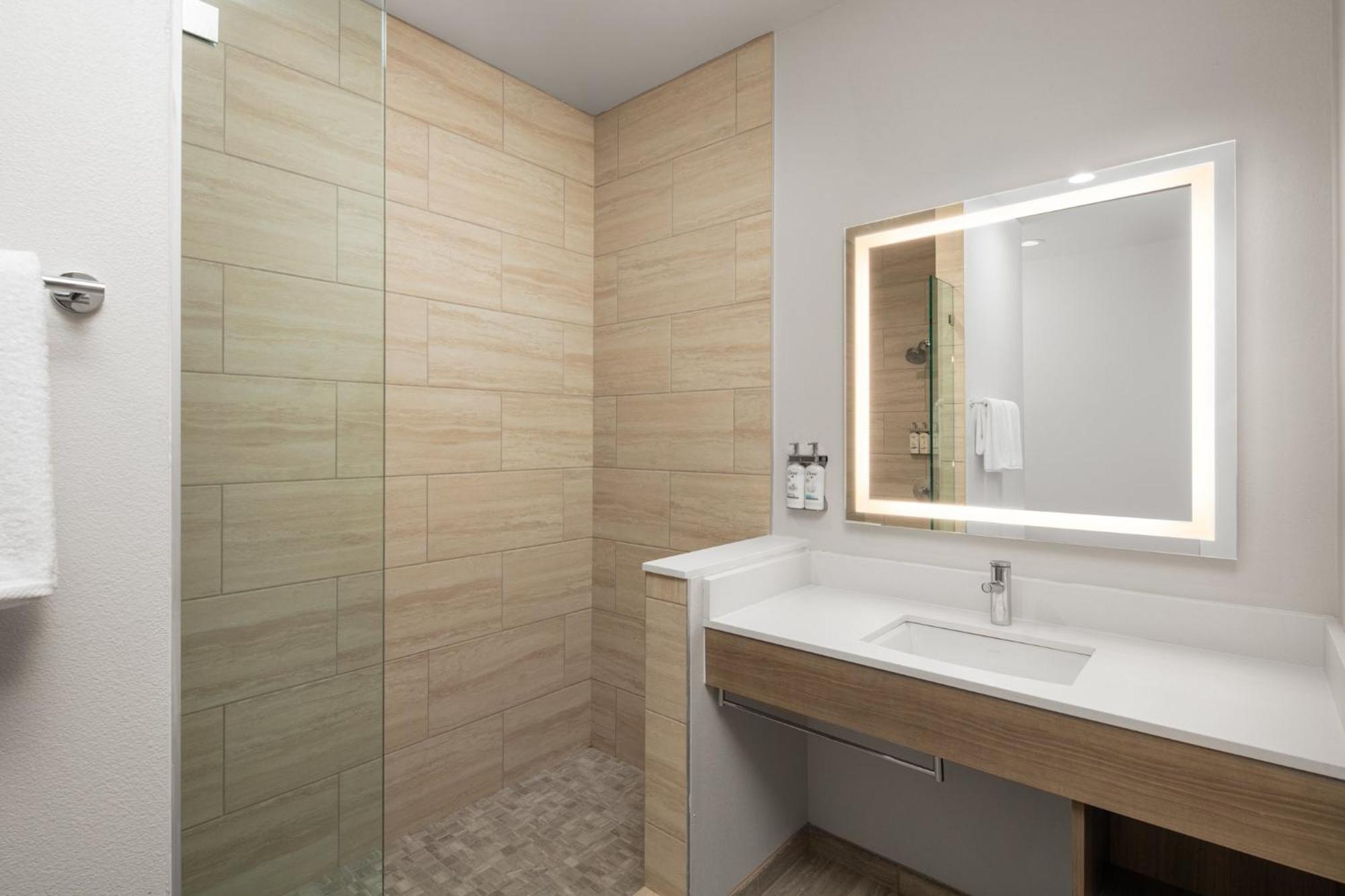 Holiday Inn Express Hotel & Suites Ventura Harbor By Ihg Buitenkant foto
