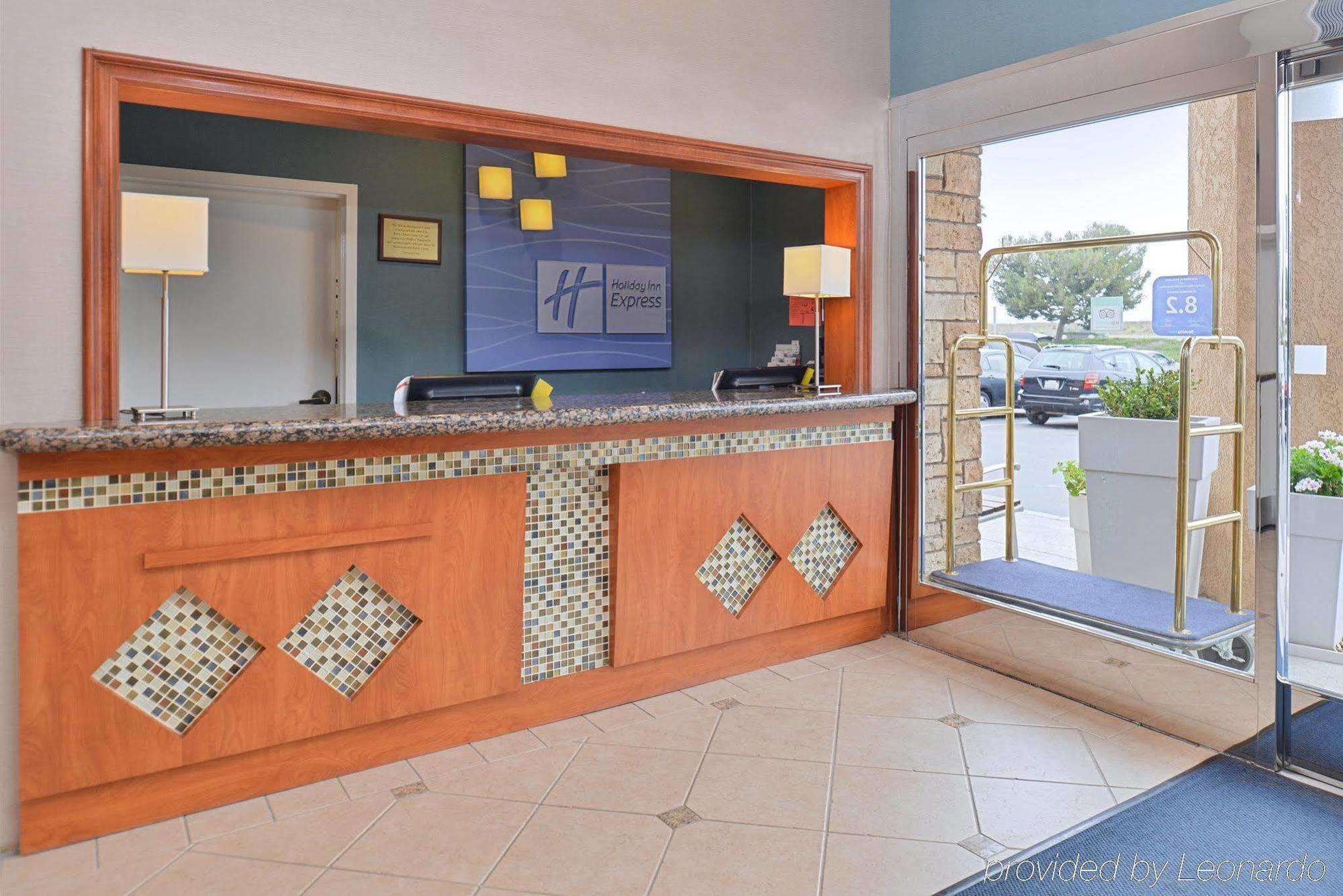 Holiday Inn Express Hotel & Suites Ventura Harbor By Ihg Buitenkant foto