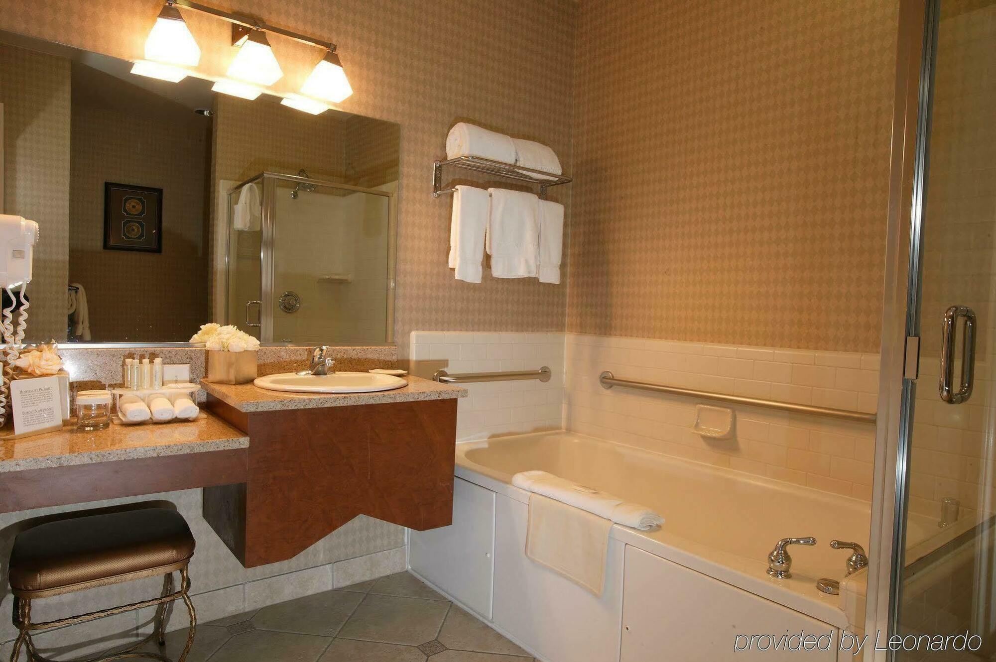 Holiday Inn Express Hotel & Suites Ventura Harbor By Ihg Buitenkant foto
